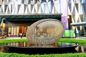 China Golden Center Outdoor Garden Sculptures Electroplate Metal Bird Nest Sculpture factory