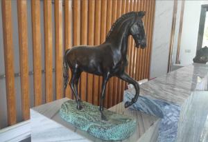 China Ancient Style Indoor Cast Bronze Horse Sculpture 0.6m Length factory