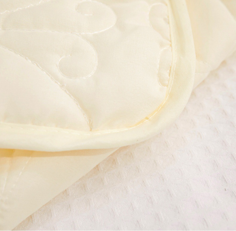 Summer Comfort Washable Quilt Gentle Cotton Fill for Baby-Soft Feel in Baby Care Room