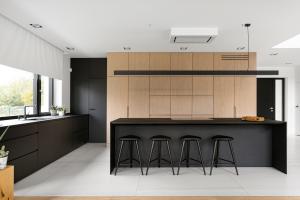 China Customized Design Modern Luxury Style Small Villa Modular Kitchen Cabinet factory