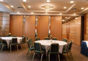 China Soundproof Materials Movable Partition Walls For Banquet Hall Aluminium Frame factory