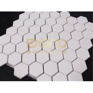 Hexagonal Structure Alumina Ceramics Sheet Wear Resistance Smooth Surface