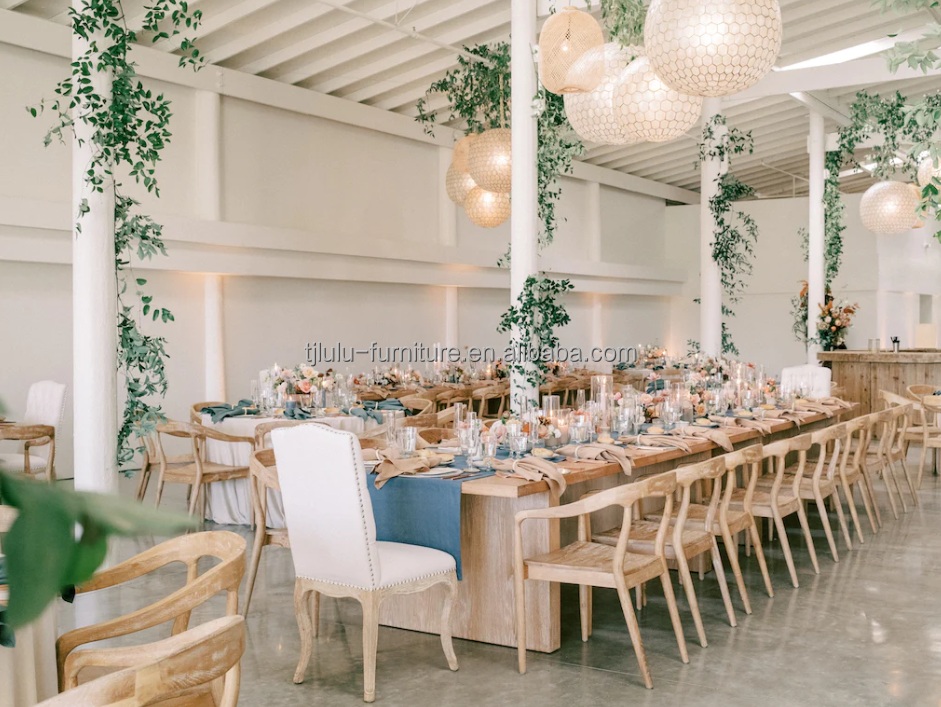 Solid Wood Armrest Dinning Chair in Classical Banquet Style for Hotel Wedding