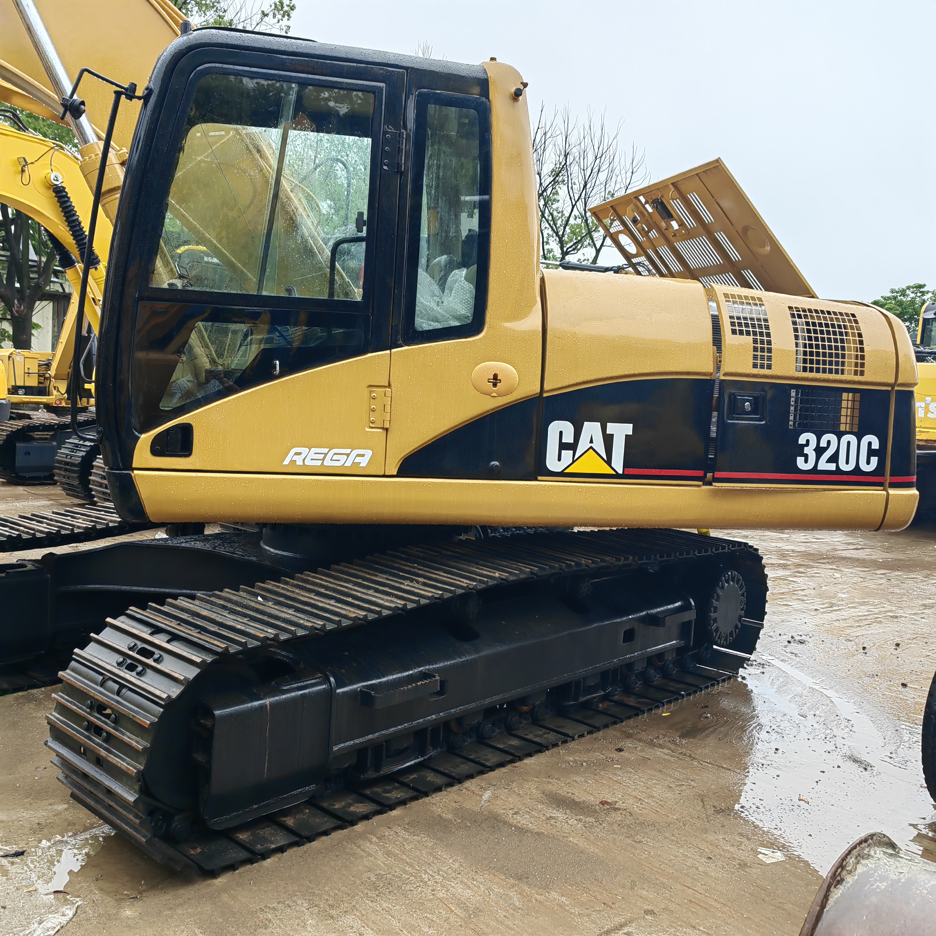 Original Japan Used CAT 320 Excavator in and with Original Hydraulic Valve