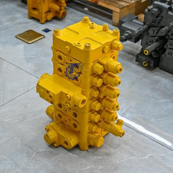 PC120-6 PC130-7 Komatsu Hydraulic Control Valve , 723-57-12306 Control Valve