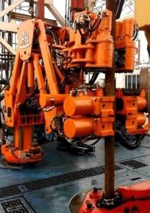 China TP100 Iron Roughneck Drilling Rig 2 7/8&quot;～10&quot; Pipe Range factory
