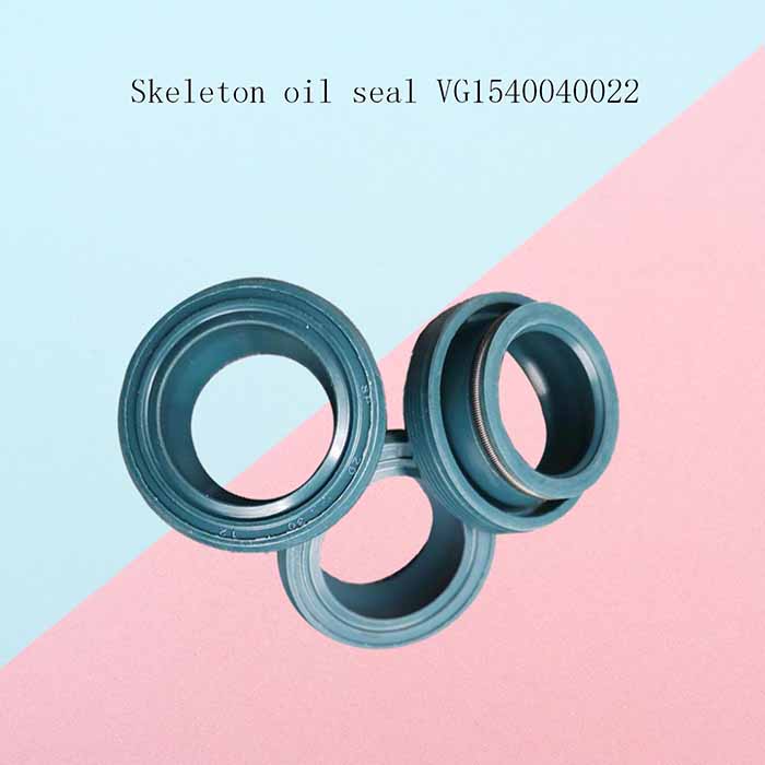 Photo Showing Skeleton Oil Seal for Heavy-Duty Truck Sinotruk HOWO Sitrak D12 Engine Parts VG1540040022