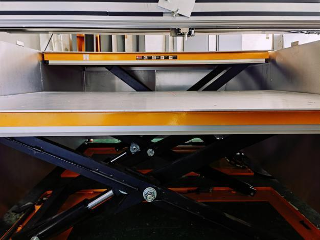 Smart XY Glue Plotter Multiple Glue Head 200m/Min PLC Controlled Convenient