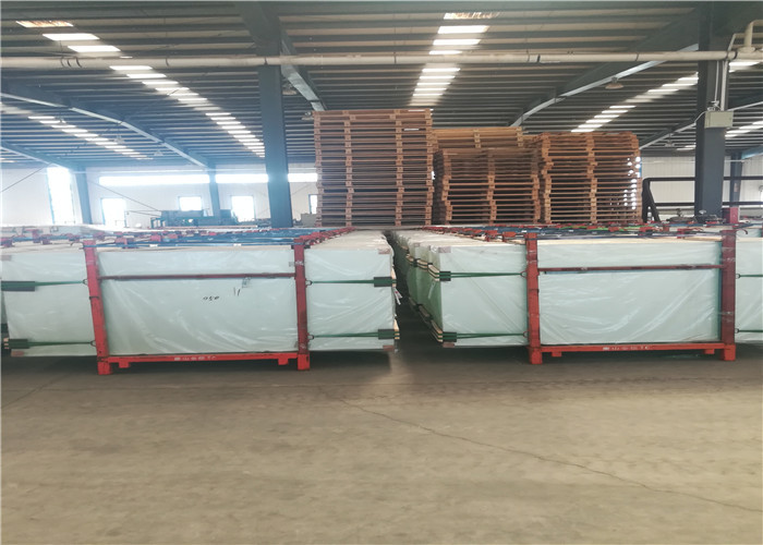 Clear Tempered Solar Glass Ultra White High Transmittance Solid Structure