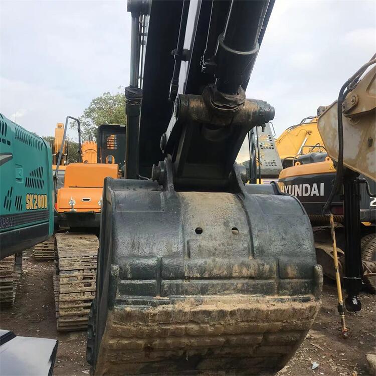 Large 30 Ton Used Hyundai 305 Excavator with Original Hydraulic Valve in Shanghai