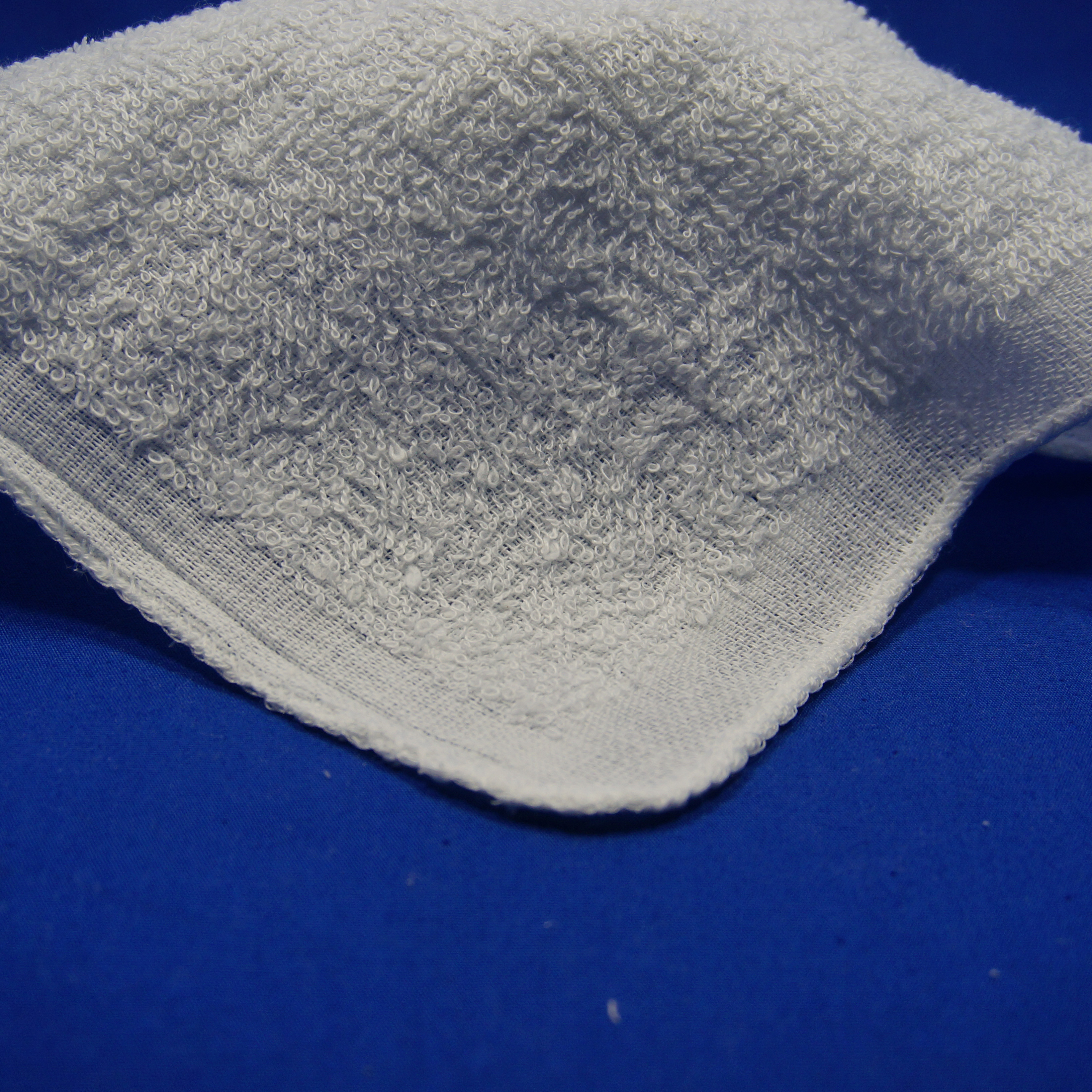 White coton disposable airline hot towel