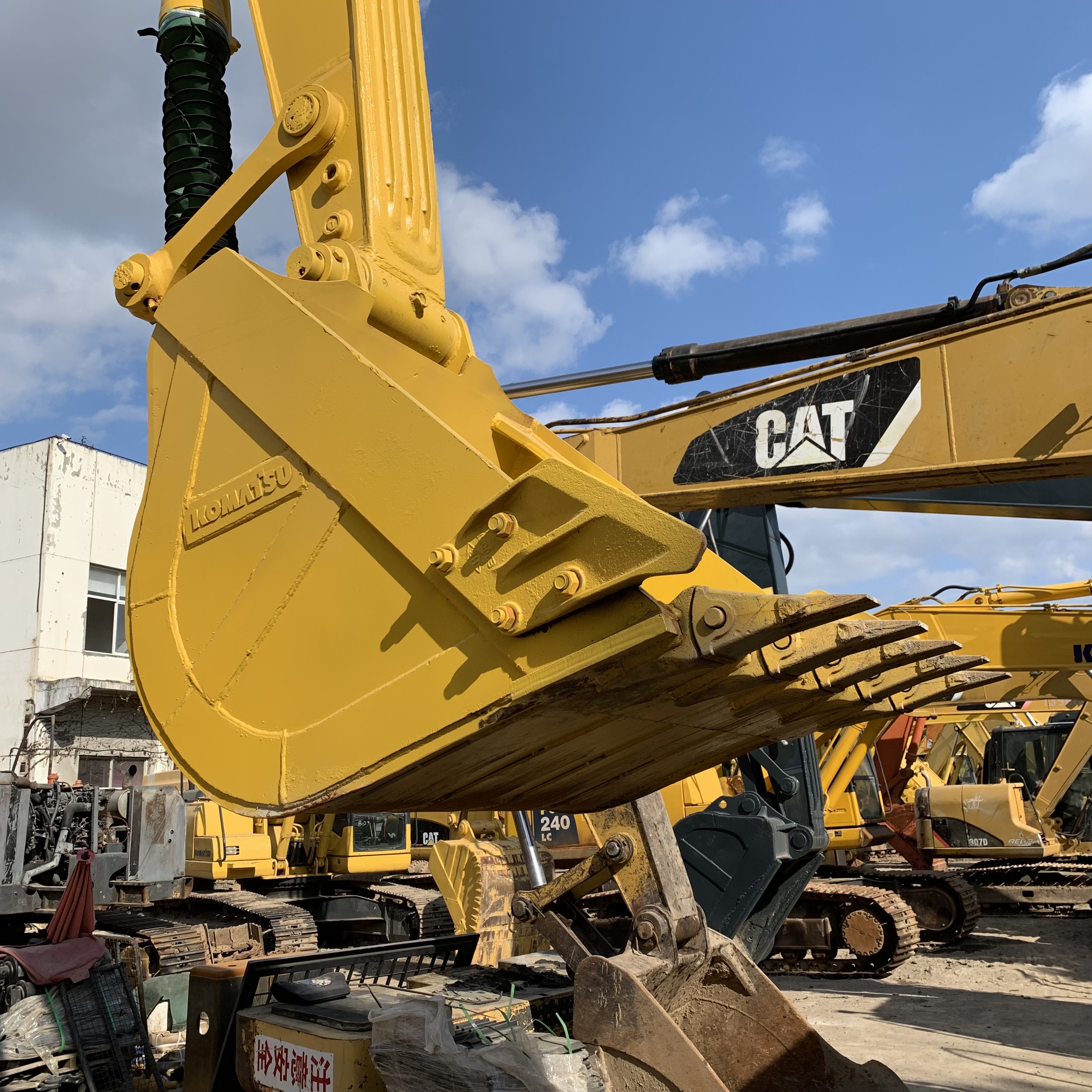Good Condition Komatsu PC200 PC220 Crawler Excavator for Heavy Machine Equipment