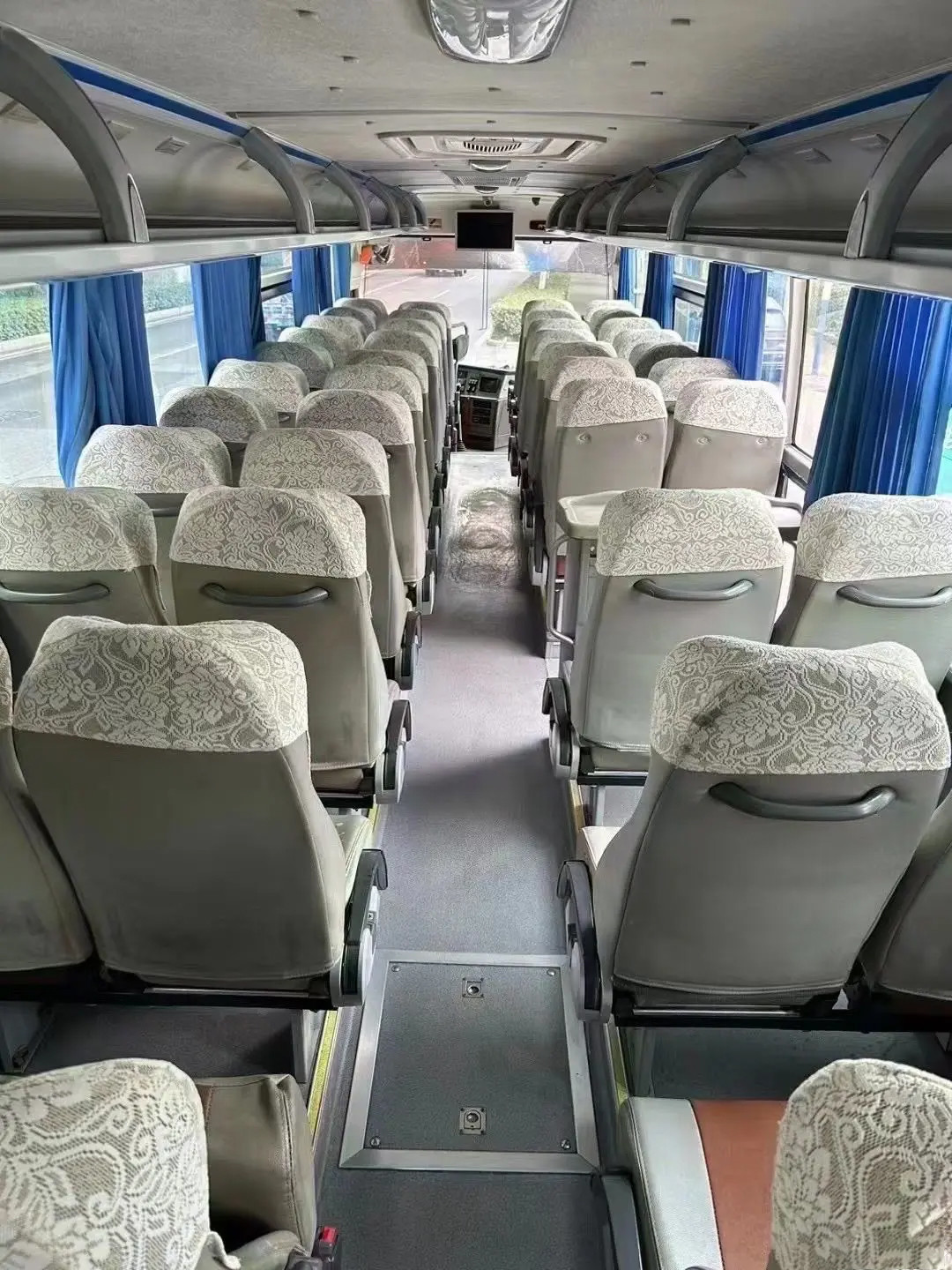 ZK6119 Yutong Used Passenger Bus / 53-Seat Double Door Left-Hand Drive Luxury Bus