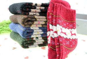 China High quality christmas deer patterned design cozy OEM winter wool dress socks for women factory