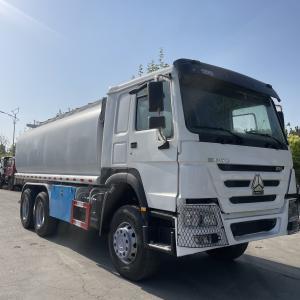 China 6x4 15000L Fuel Tanker Truck LHD/RHD 12.00R20 Customizable with 3 Sets of Subsea Valves factory