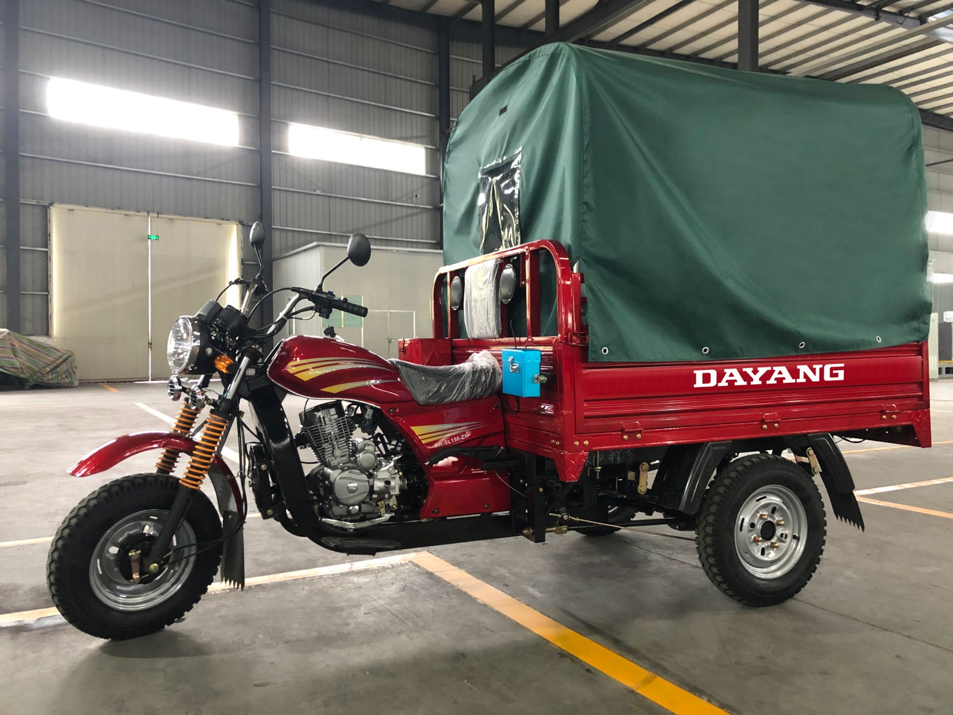 DAYANG 2021 DY-P1 Cargo Tarpaulin Tricycle Models with 40*80 Chassis and 150cc Engine