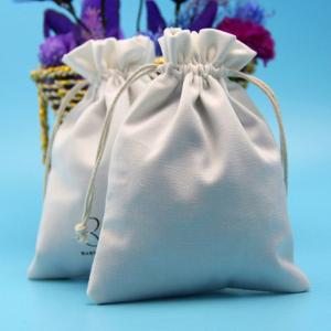 China 220g / M2 Both Sides Drawstring Jewelry Bag Plain 8 X 10cm Size Easy To Carry factory
