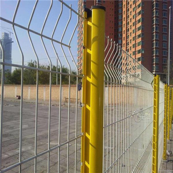 China Powder Coated Welded Mesh Fence Curved 3D V Mesh Fence Bend For Garden factory