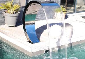 China Artificial Stainless Steel Swim SPA Pool Equipment Cascade Waterfall factory