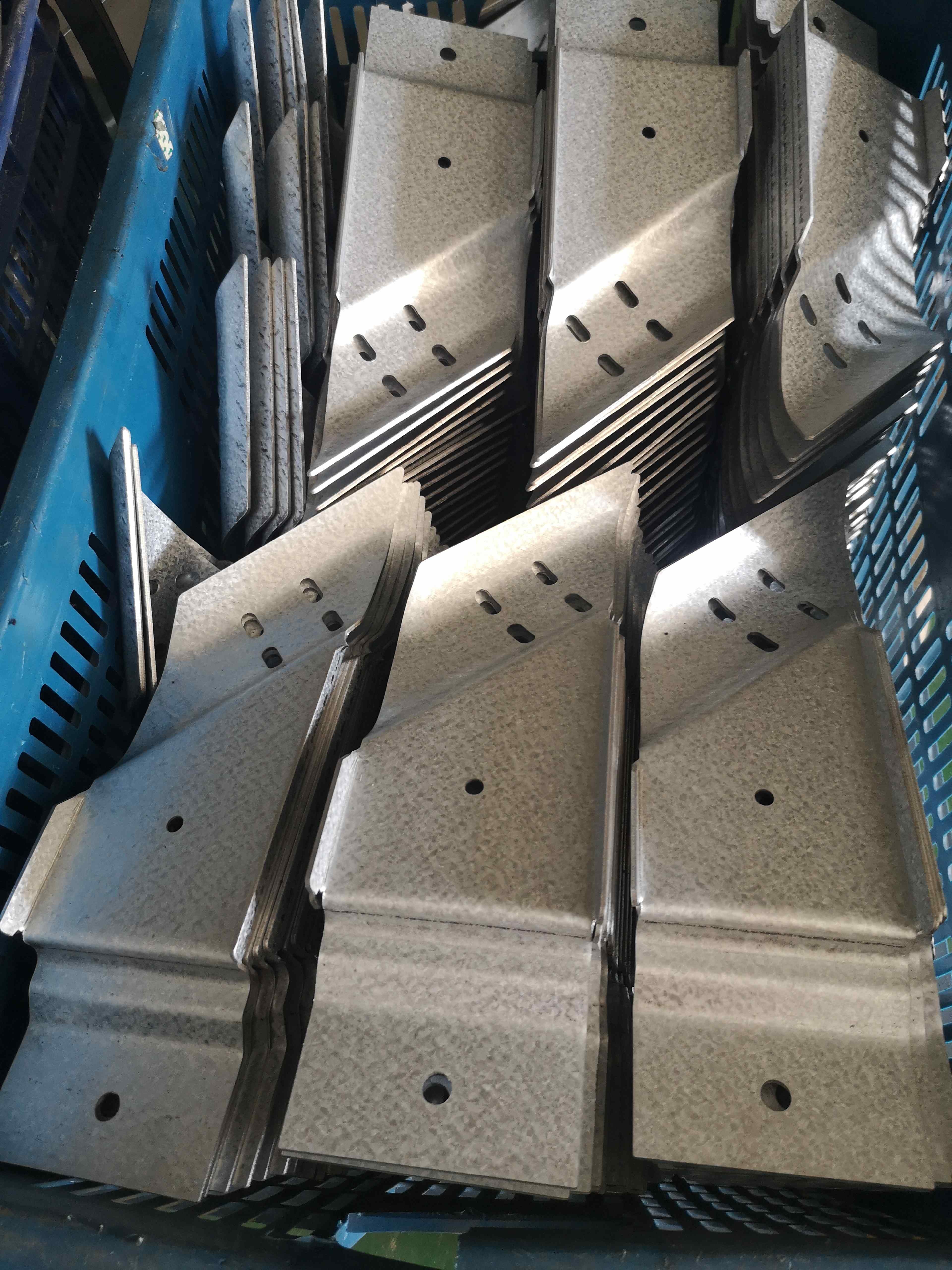 Corrosion-Resistant, Heavy-Duty Stamped Metal Brackets for Construction and Industrial Structural Support