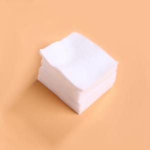 China 7*7cm bagged Skin Friendly Facial Cleansing Cosmetic Cotton pads factory