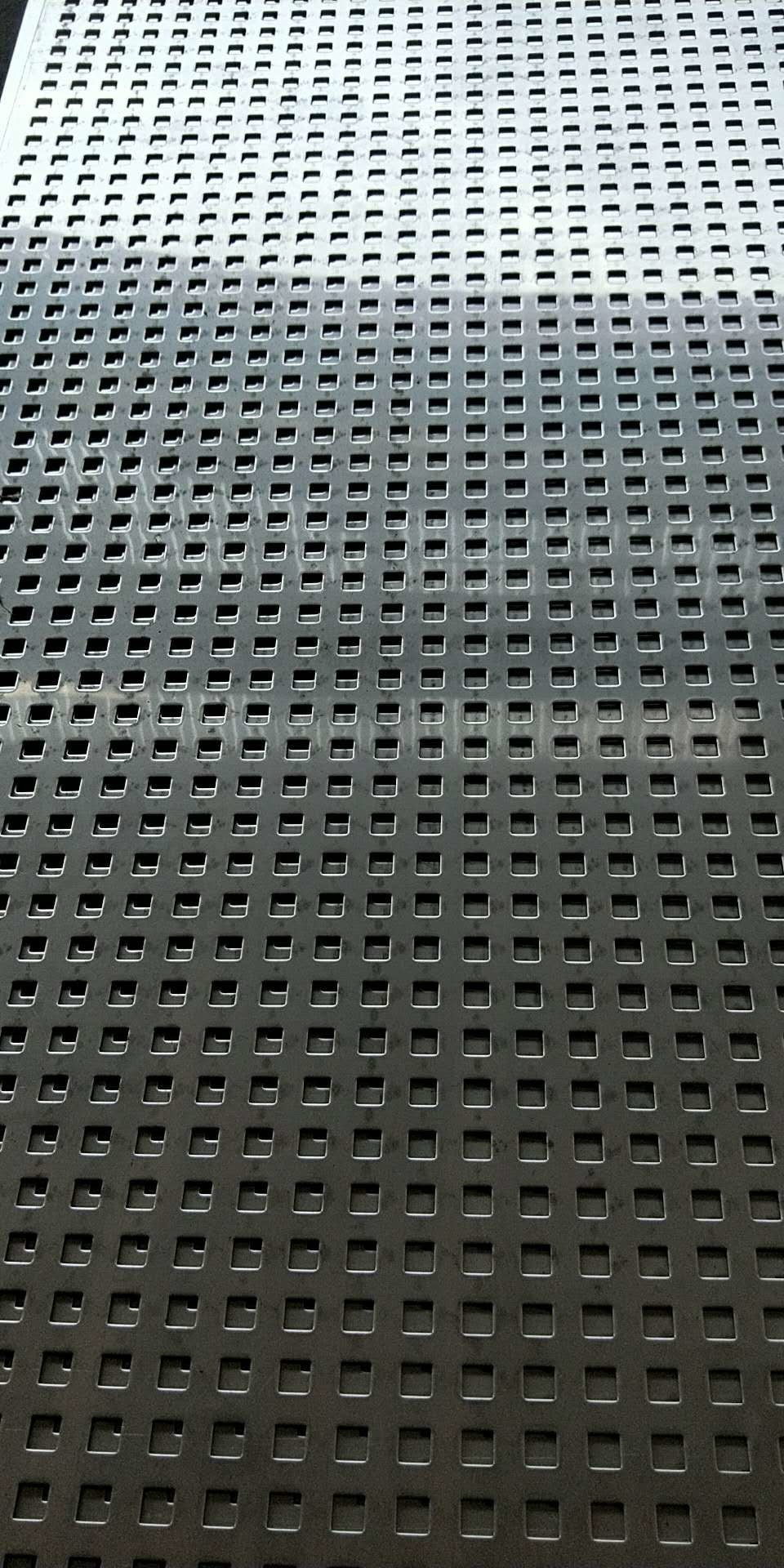 1 mm Thick Stainless Steel Mesh Sheet Embossing Surface Finish 3048mm Length