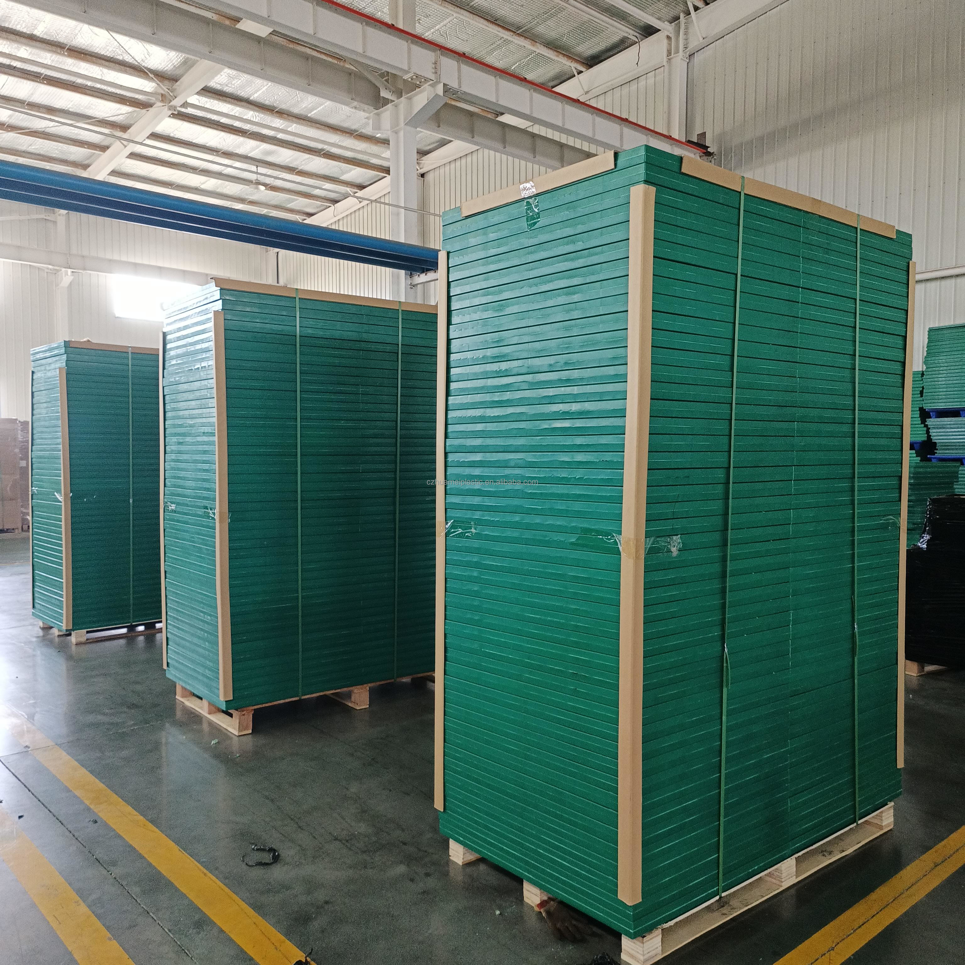 Pig Farming PP Plastic Sheet Fence Panels Wall 1 * 0.9m 13KG