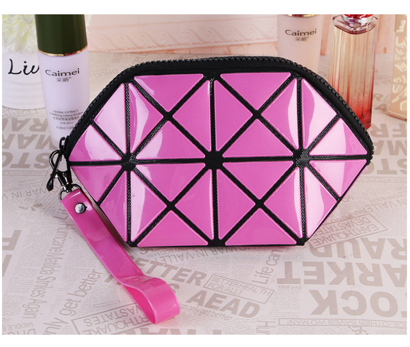 Break Resistant Geometric Diamond Lattice PU Clutch Makeup Bag
