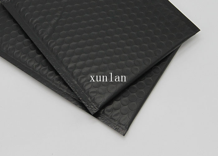 Matte Black Metallic Shipping Bubble Mailers 6x9 Inch Waterproof For Mailing