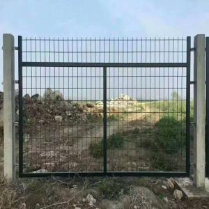 China 1.2m Post Height Welded Mesh Fence With Steel Post And 50x50mm Size factory