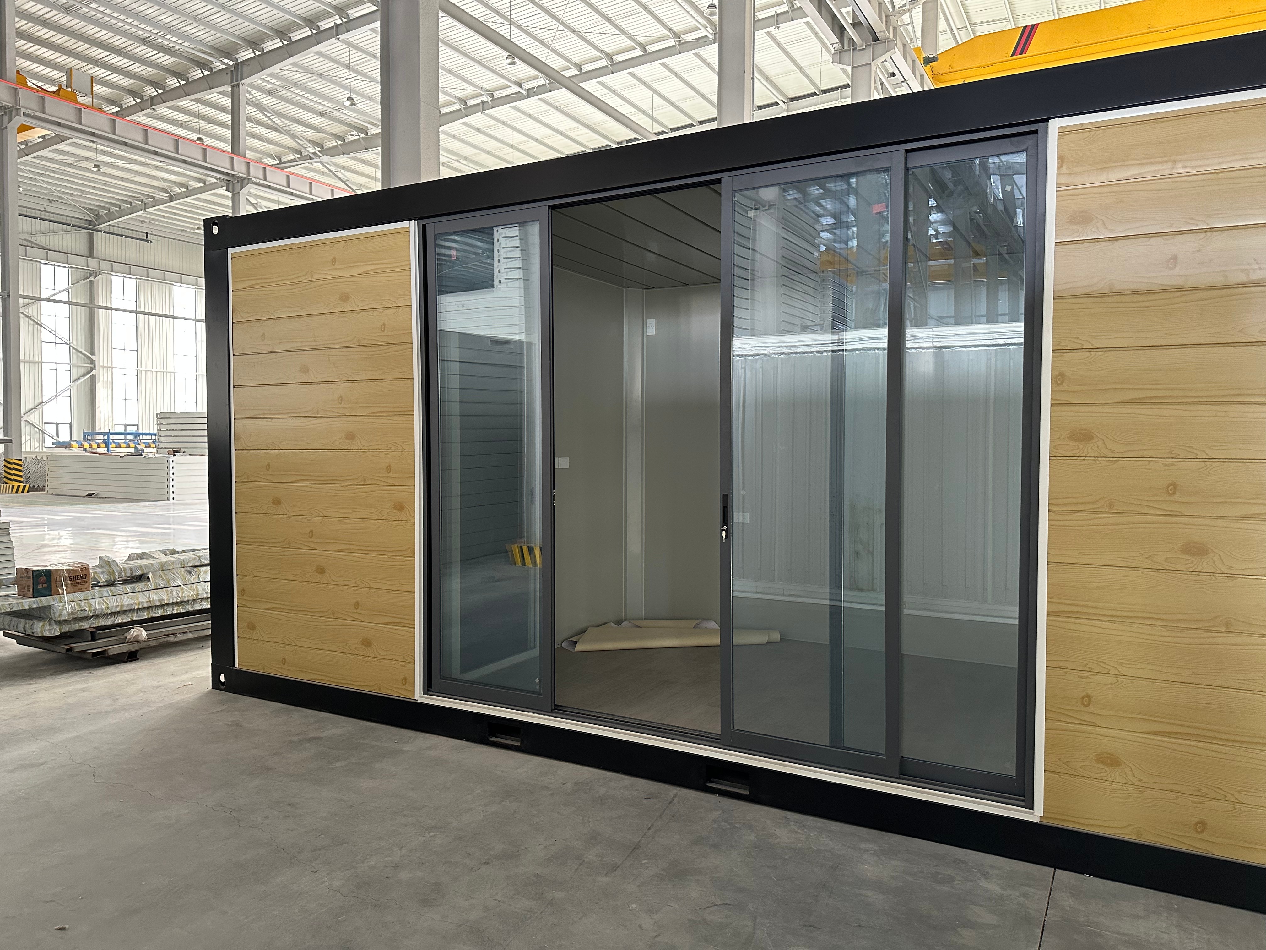 Fast Assembly Flat Storage Container Insulated Prefabricated Living Container Home for Office Professional Customization