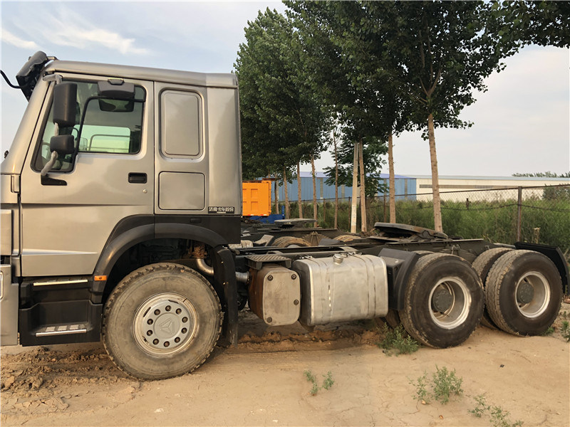 Original Condition 2016 Model 10 Wheels Diesel 6X4 Used Tractor Head Truck for Sale by Owner