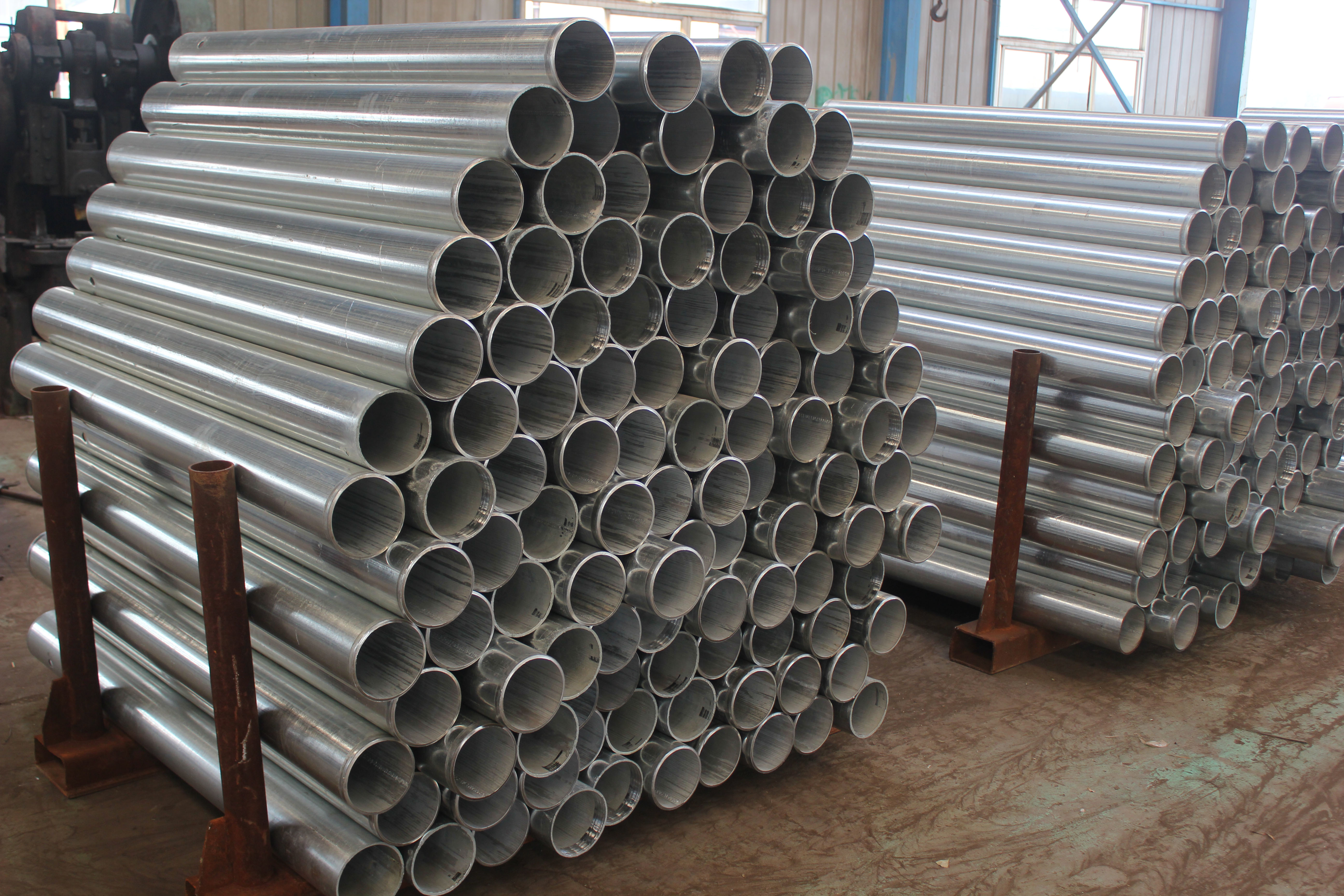 Straight Barrier Galvanized Steel Round Post for Traffic Security and Protection