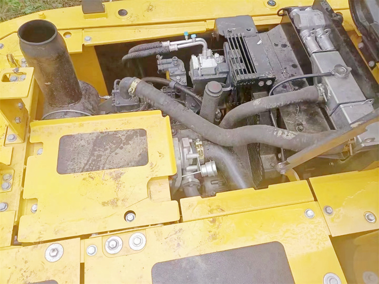 Moving Speed 4.6 km/h 21 Ton Komatsu PC210 Excavator with Cummins Engine in Shanghai