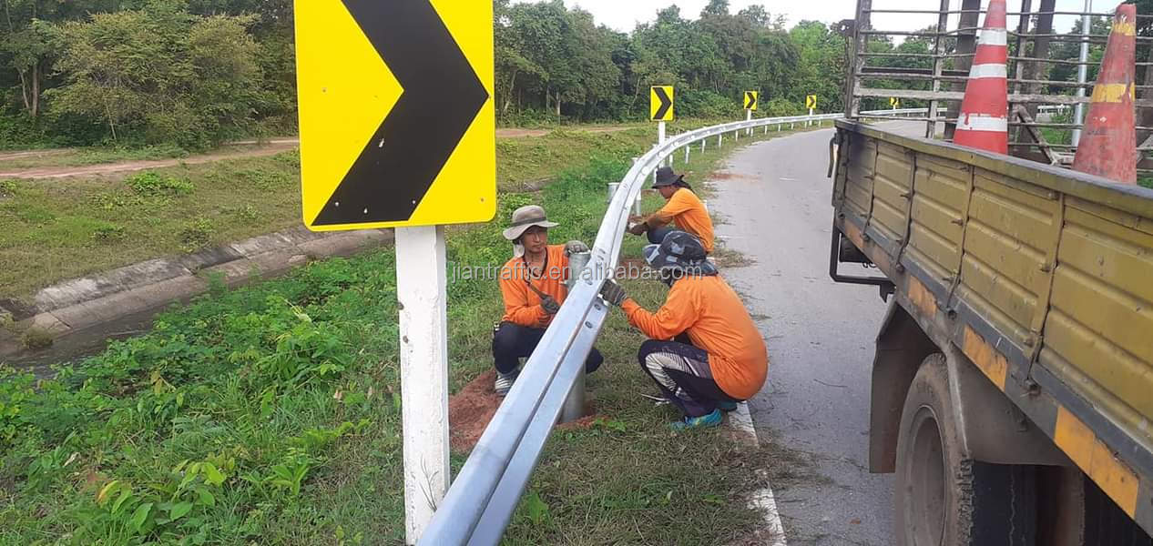 Highway Steel Guardrail with Q235 Q345 Certificate CE/BV/ISO 9001/ISO14001/ISO 18001