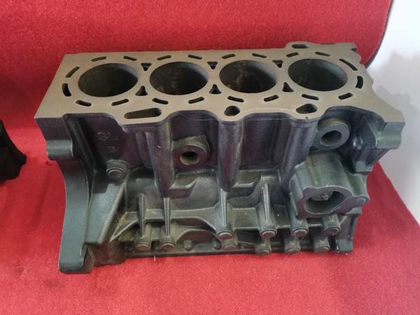 China OEM 4 Cylinder Head Casting Gray Iron Automotive Components factory