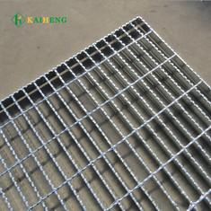 China Silver White Antiskid Serrated Metal Grating Ladder Walkway Mesh factory