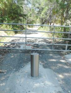 China 6±1mm Thickness Manually Retractable Bollard High Weather Resistance Long Lasting Performance factory
