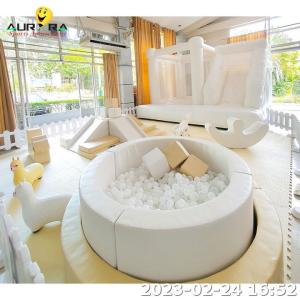 China Soft Play Equipment White Inflatable Bounce House Waterproof Customized PVC factory