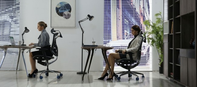 2022 GTCHAIR IVINO X High-end Mesh Swivel Office Chair with Polished Aluminum Alloy Base、Lumbar Support and Headrest
