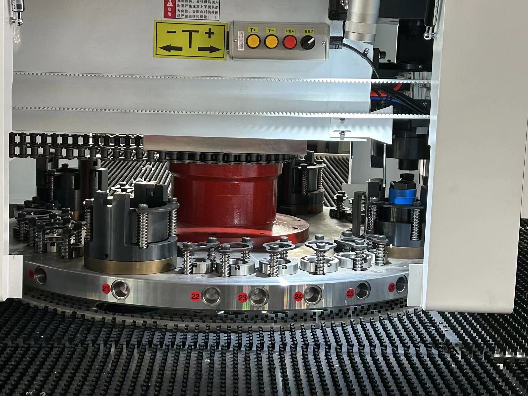 3000mm*1500mm Sheet CNC Turret Punching Machine Press Servo Motor