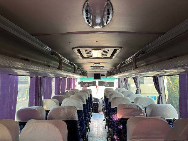 Right Hand Drive Bus Yutong Zk6888 Coach Bus Luxury 39seats City Bus Yuchai Engine