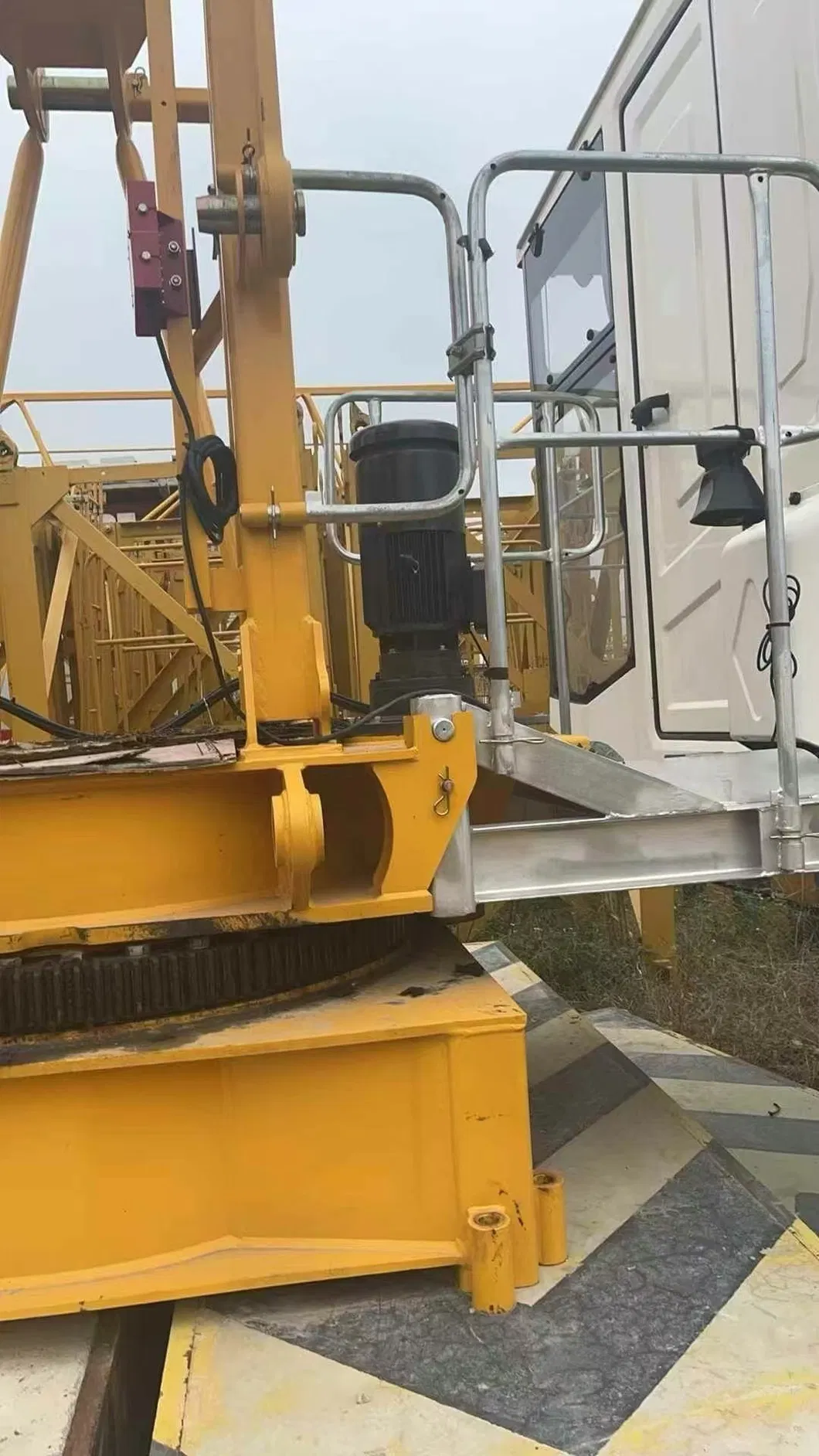 200m High Lifting Height Zoomlion Zoomlion 6015-8 Tower Crane Industrial Lifting Equipment