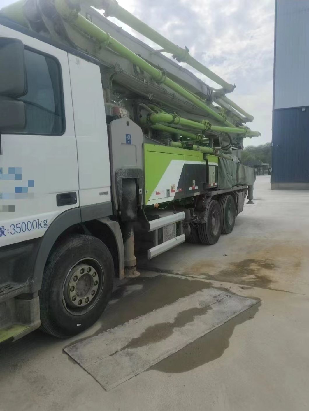 20 Years Zoomlion Concrete Pump Truck 49 Meters Installed in The Mercedes-Benz Car