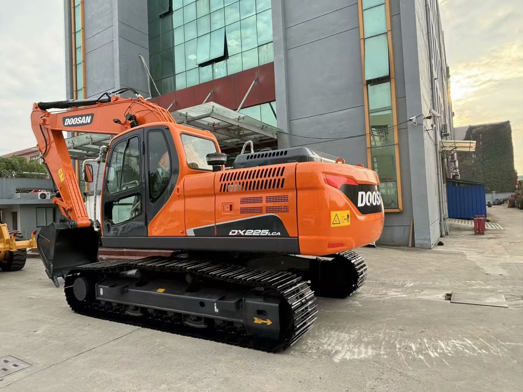 Original Korea Doosan DX225LCA Used Excavator Equipment Crawler type