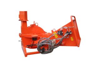 China 95kgs Weight Flywheel Tractor Wood Chipper With Hydraulic Feeding System factory