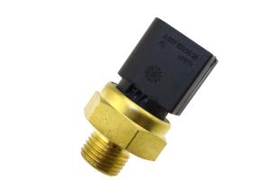 China Small Size Diesel Fuel Pressure Sensor A0071530828 For Mercedes Benz Truck factory