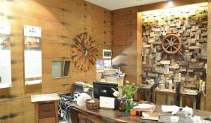 China Resin Pvc Shiplap Wall Panels For Bathroom Wood 120cmx10mm factory