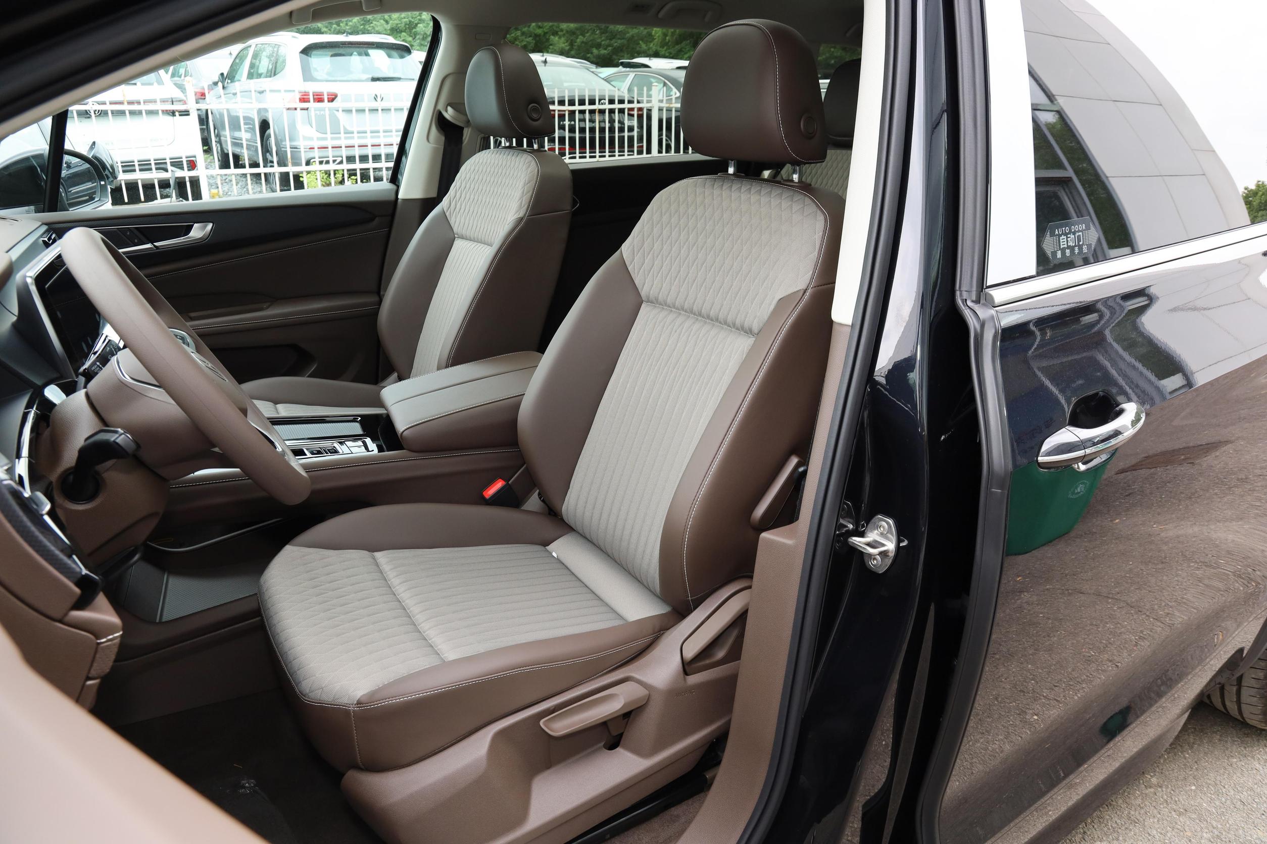 2024 Gasoline Car 2.0T 380T Engine 7 Seats MPV Leather R18 Tire Size Left Adults Electric Driver's Seat Adjustment
