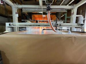 China 90+15g Foaming PE Coated Kraft Paper Peelable Brown Kraft Paper Roll factory